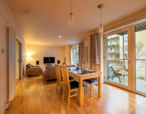 ALTIDO Elegant 2BR Apt with Balcony and Parking, Edinburgh